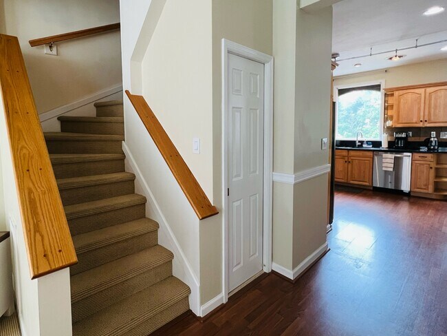 Building Photo - 178 Regent St