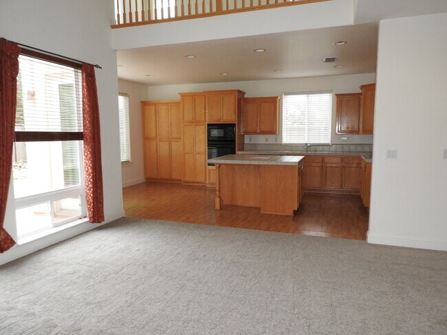 Building Photo - Fabulous Serrano Home