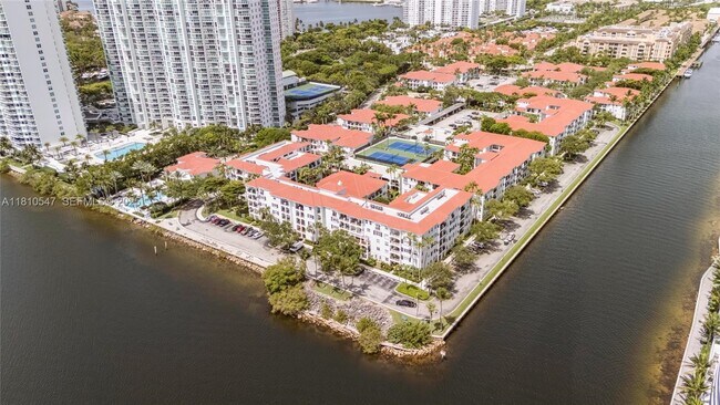 Building Photo - 3245 NE 184th St