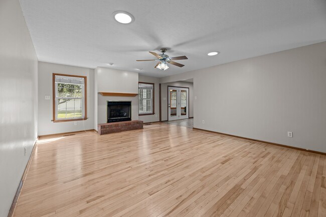 Building Photo - 506 River Rd