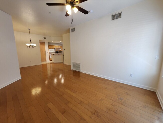 Building Photo - Luxury Mid-rise Condo unit  located on the...