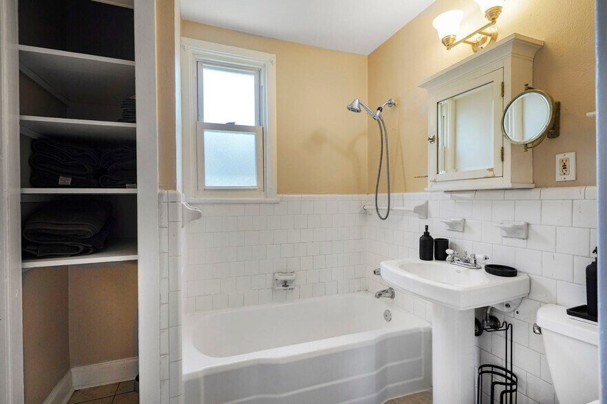 Building Photo - 5837 General Haig St