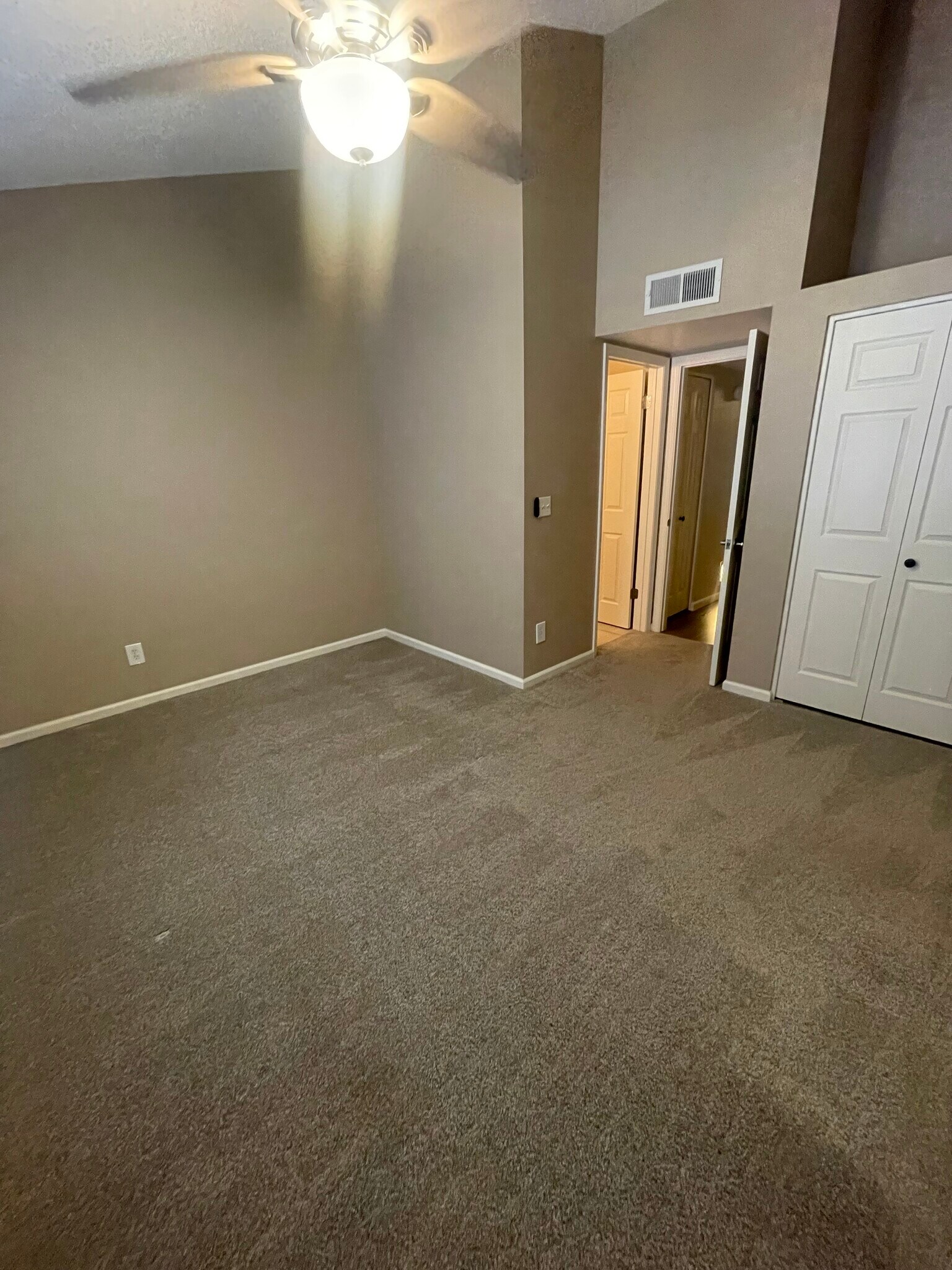 Building Photo - 5704 E Aire Libre Ave