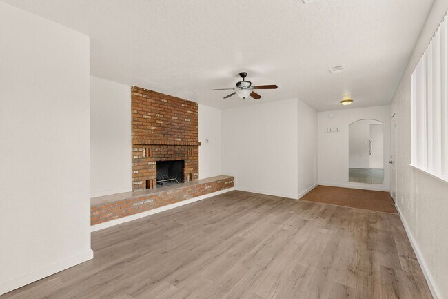 Building Photo - 1846 Henry Cir SW