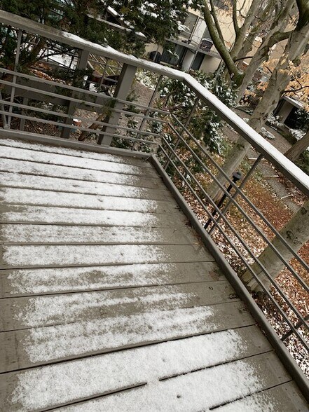 Building Photo - 330 Newton St