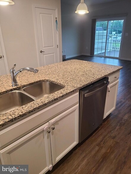 Building Photo - 1006 Valley Run Dr