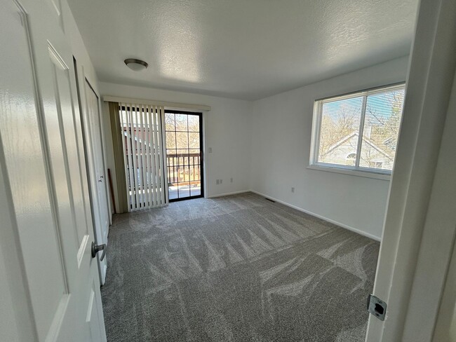 Building Photo - 2-Bedroom Condo Available in Boulder's Kin...