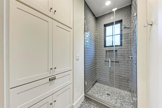 Building Photo - 1707 W St Johns Ave