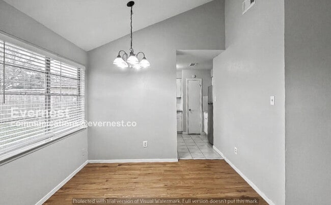 Building Photo - 3 Bed, 2 Bath Home with Garage and Fenced Yard / Pet-Friendly /Available Now!