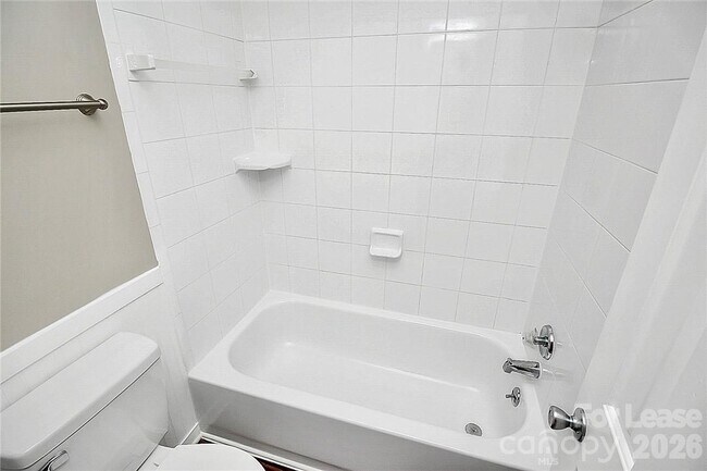 Building Photo - 8203 Golf Ridge Dr