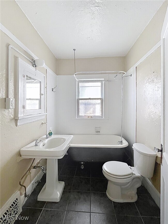 Building Photo - 2683 Hampshire Rd