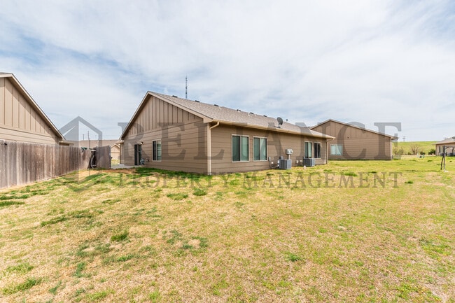 Building Photo - 4809 N Hillside Ct
