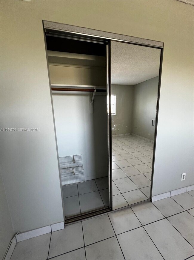 Building Photo - 1425 Arthur St