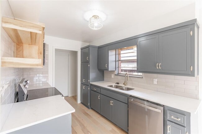 Building Photo - 5124 NW 19th Terrace