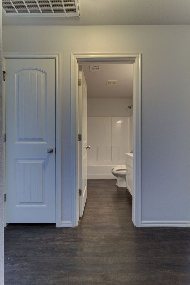 Building Photo - Pool + Park Community! 3/2/2 Plus Office!