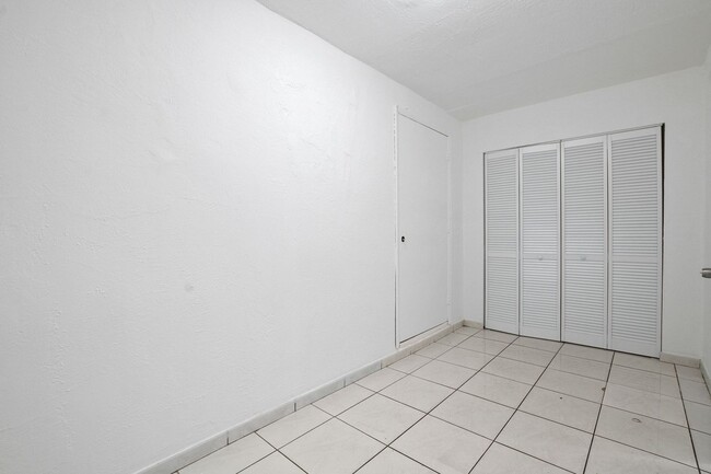 Building Photo - Comfortable 3-Bedroom Multifamily Home in Prime Miami Location