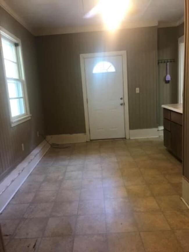 Building Photo - Charming home on Fairview St