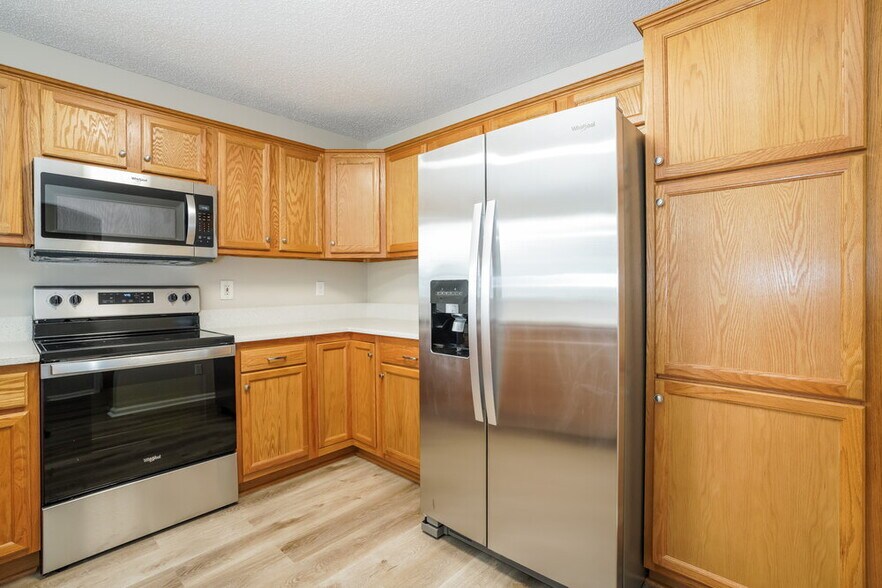 Building Photo - 1928 Hunters Trace Cir