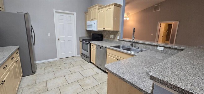 Building Photo - 11 Hemlock Court Pass