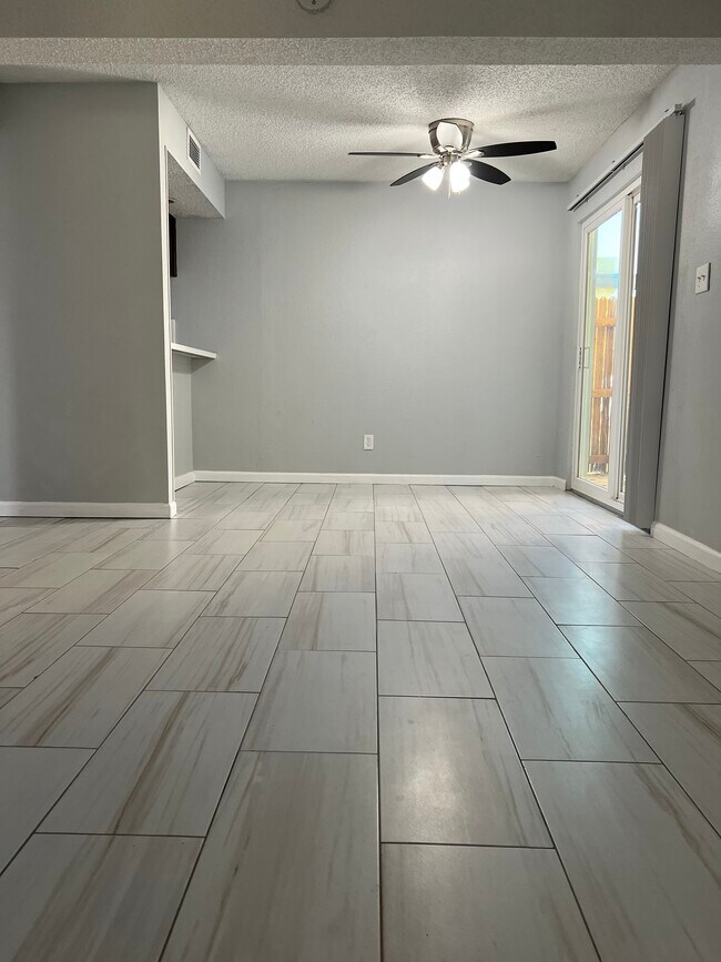 Building Photo - 711 Harbour Town Dr