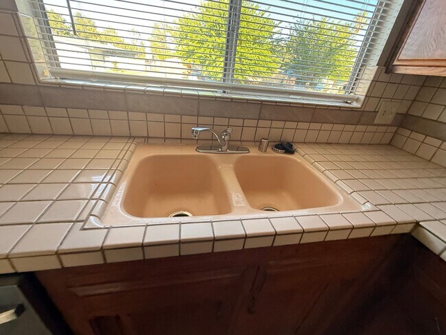 Building Photo - Victorville Green Tree Home- Refurbished 4 Bedrooms, 2 Bathrooms, New Paint,