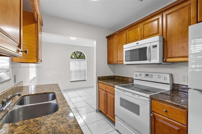 Building Photo - 3 bedroom in Hollywood FL 33021