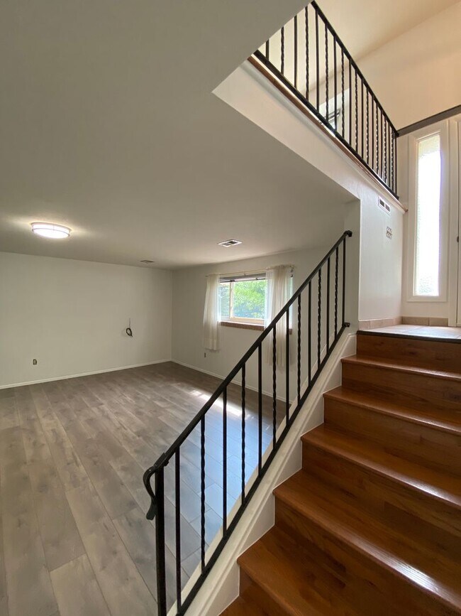 Building Photo - 4 Bed 2 Bath Home In South Boulder.  Devils Thumb Neighborhood!