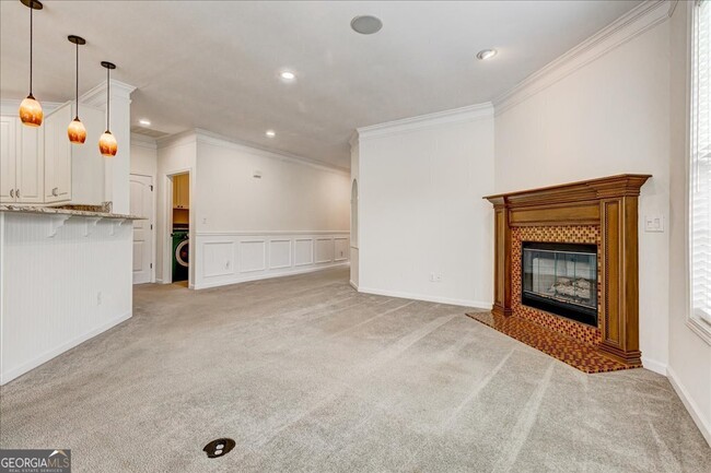 Building Photo - 1033 Pinehurst Dr