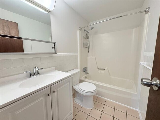 Building Photo - 927 Vance Ave