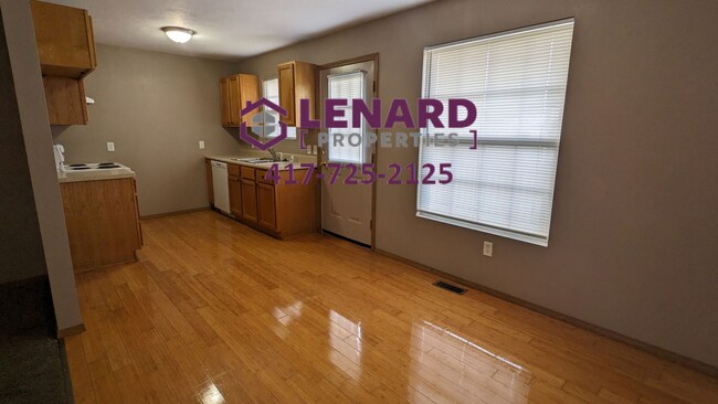 Building Photo - 3 Bedroom Home Ready for Move In