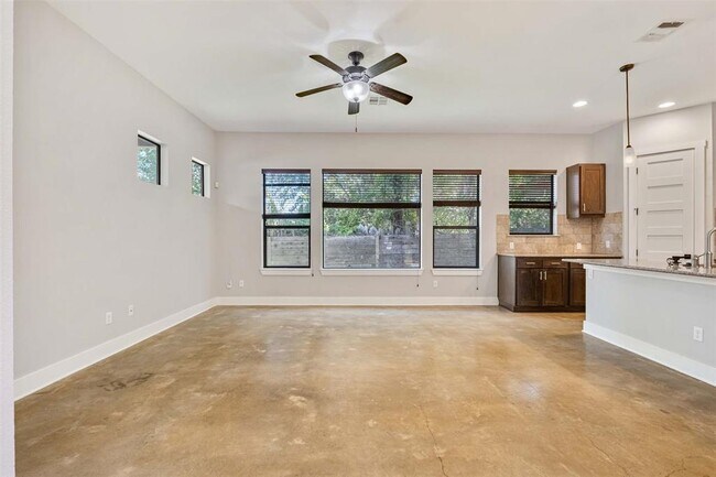 Building Photo - 908 Freewater Ln