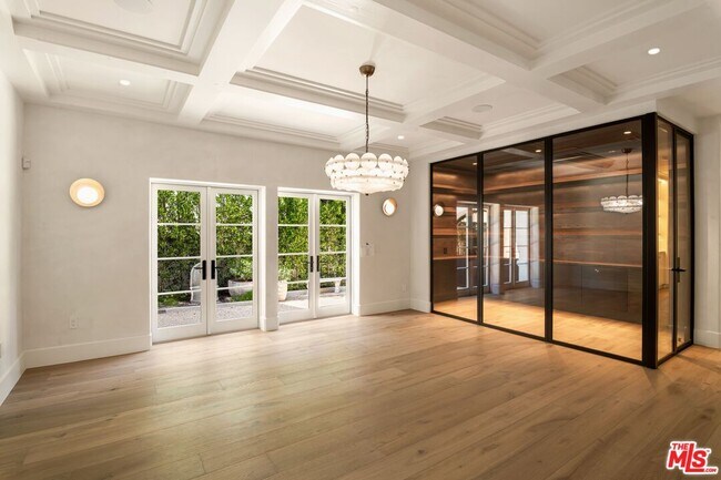 Building Photo - 624 N Arden Dr