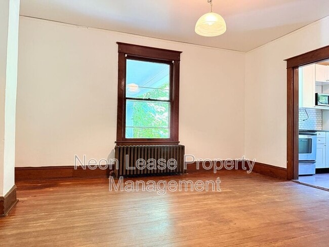 Building Photo - 303 E 6th St