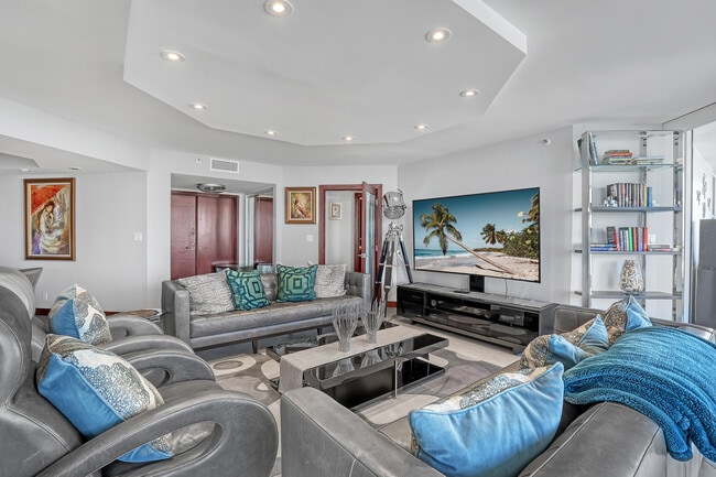 Building Photo - 5200 N Ocean Dr