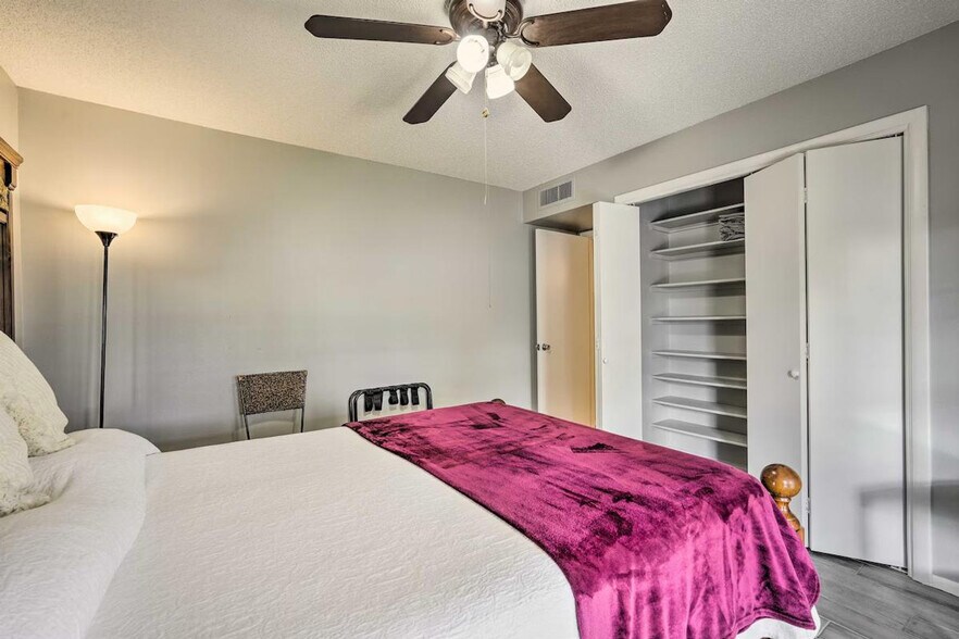 Building Photo - 8407 E Angus Dr