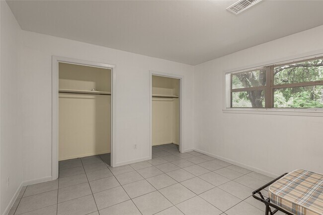 Building Photo - 604 Hayman St