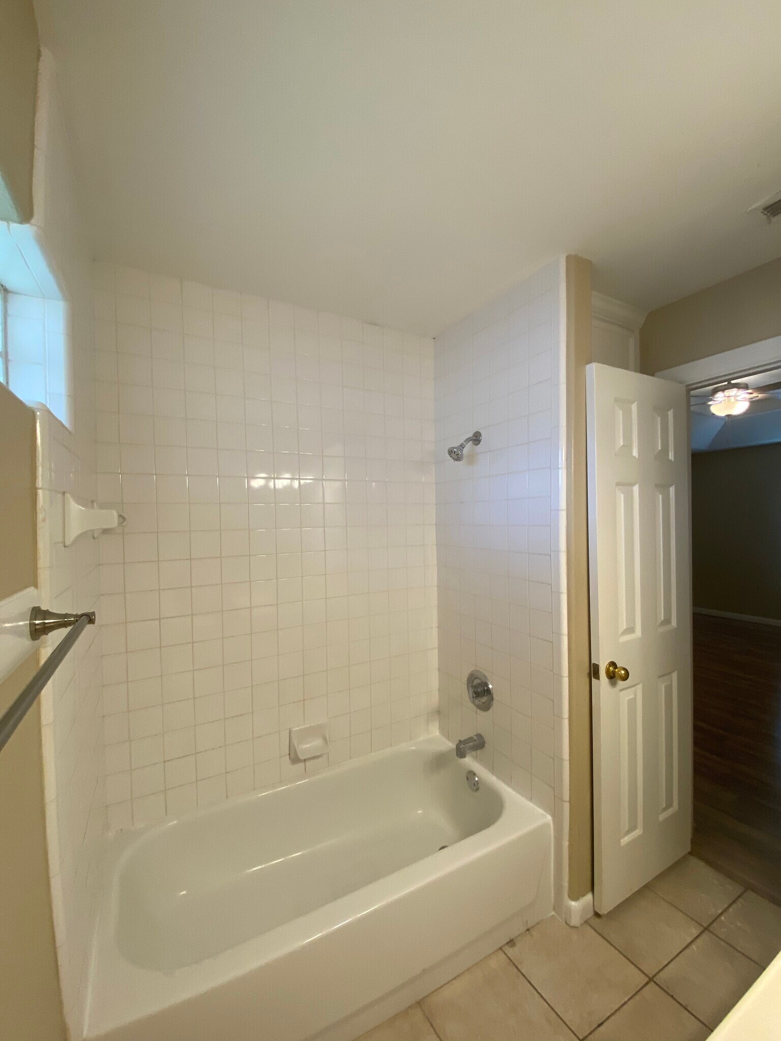 Building Photo - 1209 Swallow Ave