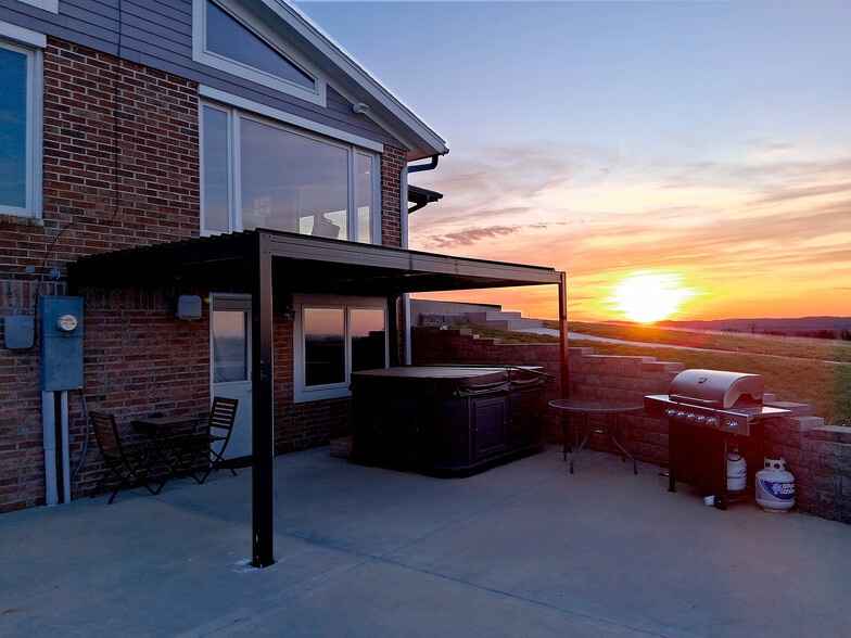 NEW LOCATION OF SPA AND PERGOLA - 520 Washington St