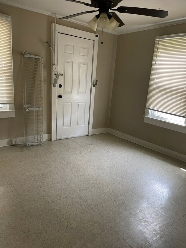 Building Photo - 400 Lamar St