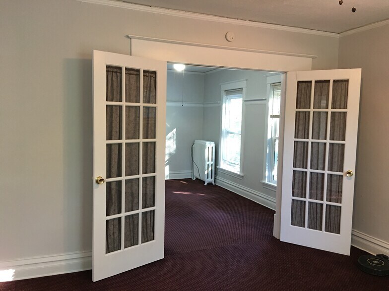 Unit 2 - 526 E 7th St