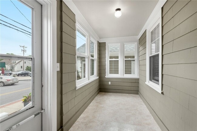 Building Photo - 113 Maple Ave