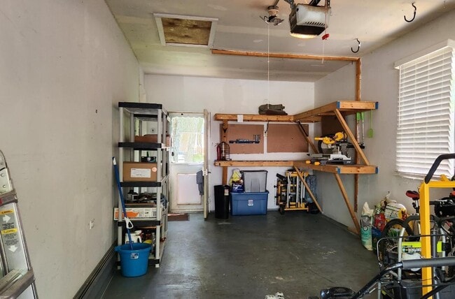 Building Photo - 608 Sheridan Dr