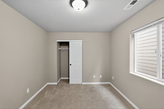 Building Photo - $500 gift card with lease signed by 10/20/...