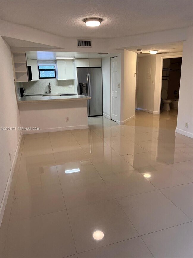 Building Photo - 8290 Lake Dr