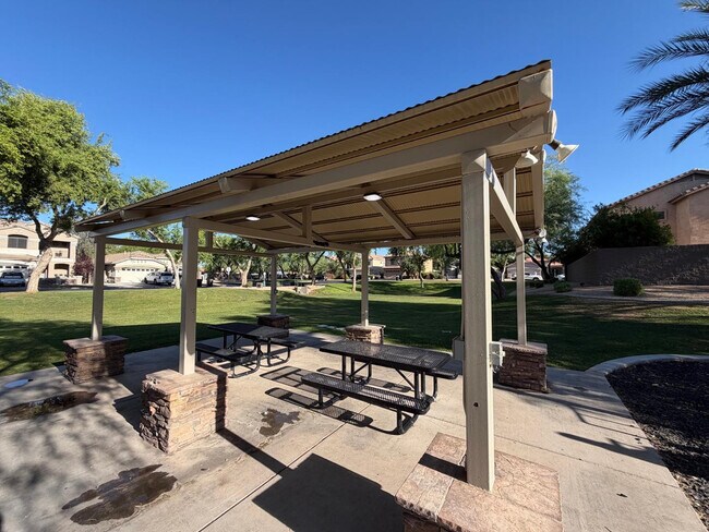 Building Photo - 5233 E Carmel Ave