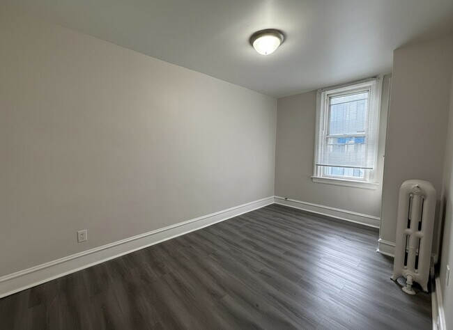 Building Photo - 620 n Wilton-