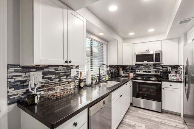 Building Photo - FURNISHED Scottsdale 2/bed/2bath Townhome ...