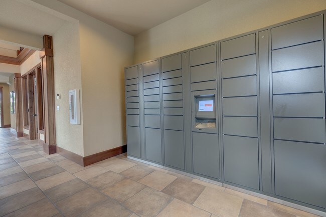 Building Photo - Bella Sonoma