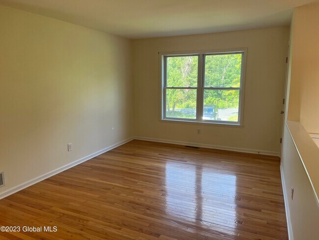 Building Photo - 202 N Nassau Rd