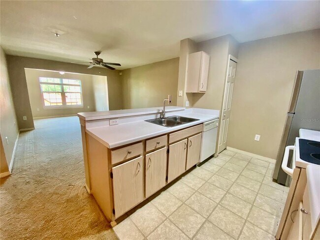Building Photo - 5451 Vineland Rd